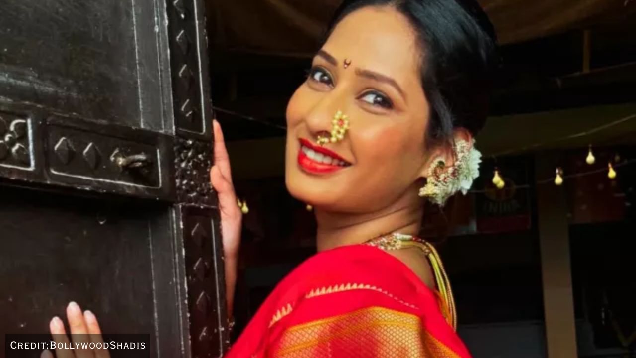 Priya Marathe smiling in a traditional saree.