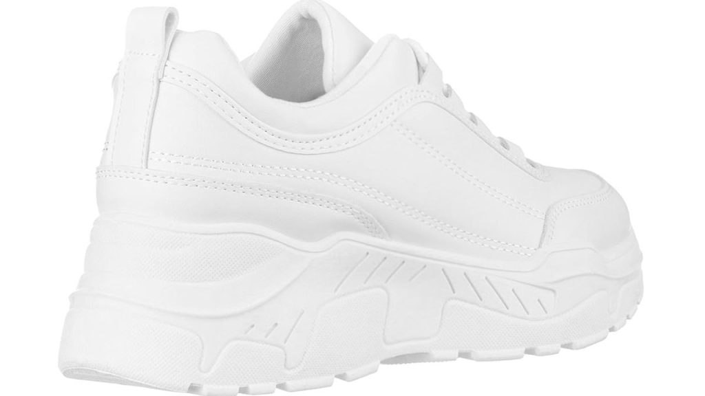 Side view of ILLUDE Women’s Chunky Sneakers in casual outfit