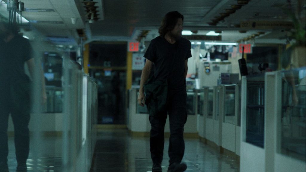 Jake Friedken (Jude Law) in tense mode