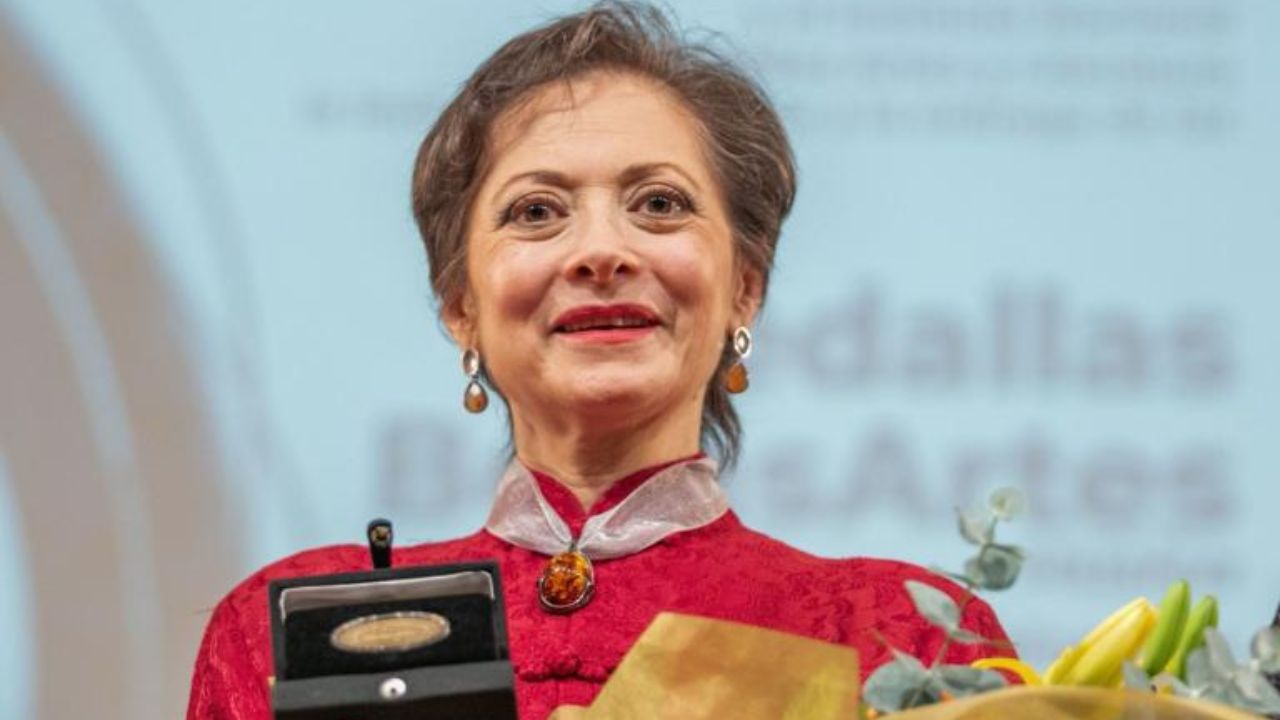 Portrait of Mexican soprano Lourdes Ambriz smiling in a formal outfit