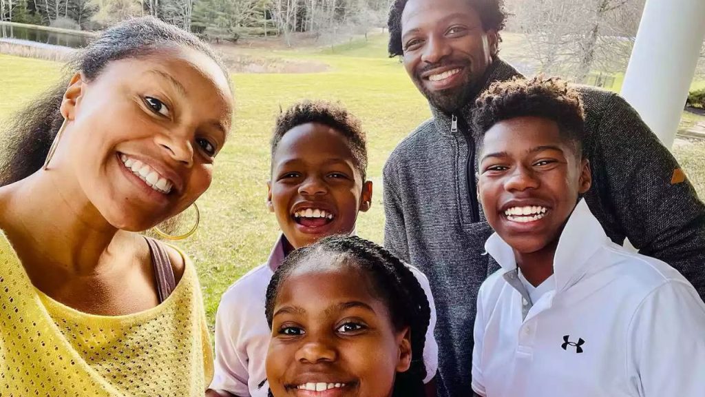 Sheinelle Jones and her husband Uche Ojeh and their 3 kids.
