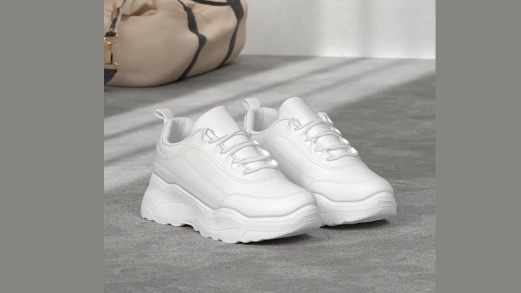 Close-up of ILLUDE platform sneakers with thick sole