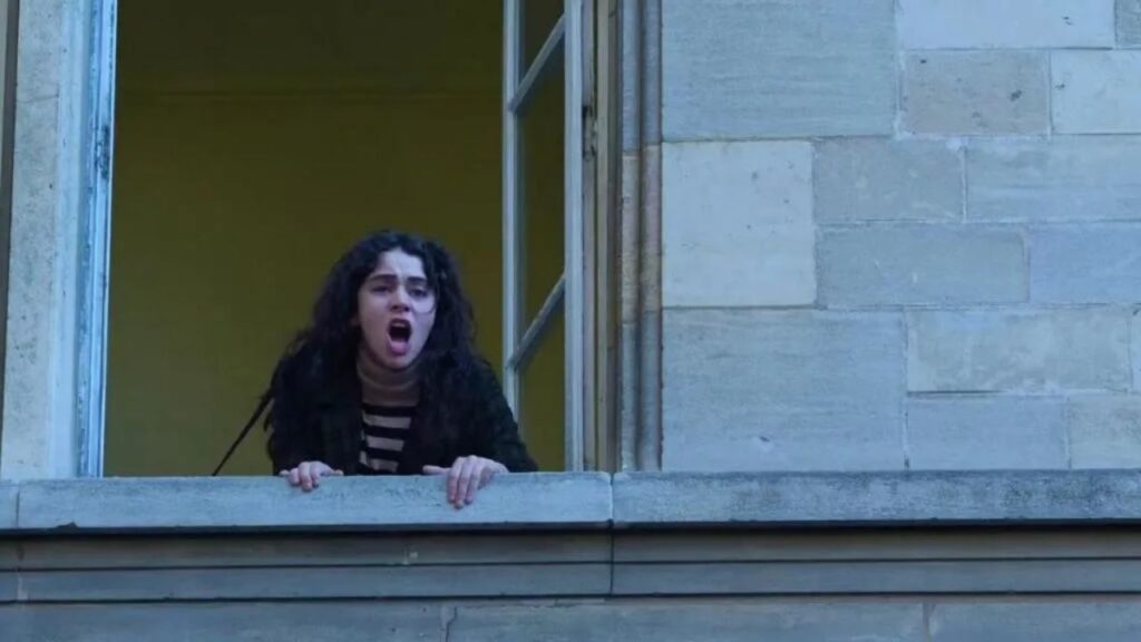 No One Saw Us Leave series scene