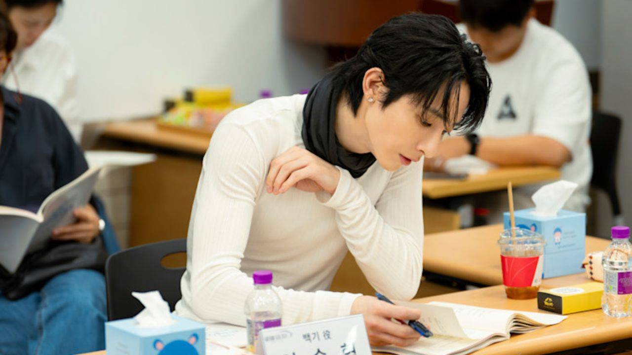 Lee Soo-hyuk in Grand Galaxy Hotel